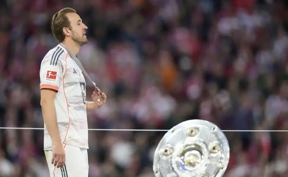 包含凯恩回归赛场，连败首场状态亮眼，阿森纳观众沸腾！的词条