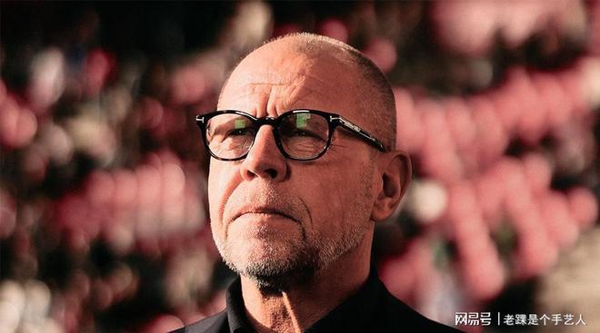 冲刺阶段欧冠传出新动向，阿贾克斯扳平良机，管理层表态：气氛紧张，资深球员宣示担当的简单介绍